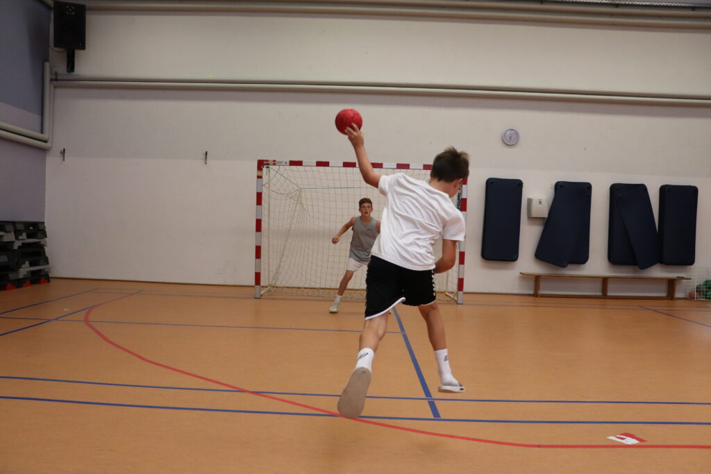 Kinder Handballwurf Philip in Schlappen