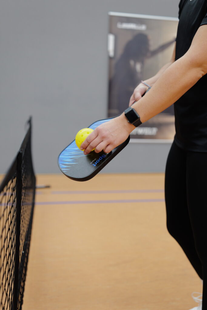Pickleball_Aufschlag