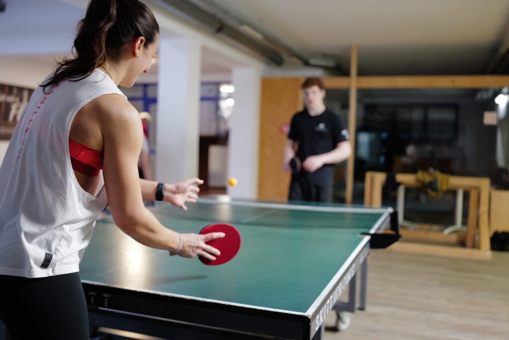 Tischtennis_aufschlag