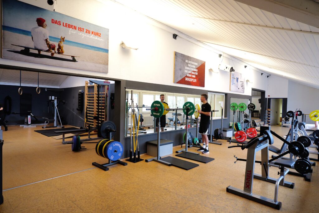 Freihantel mit Menschen